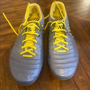 Youth/Men Nike Tempo size 8 men and Nike Phantom 7.5 men soccer cleats.